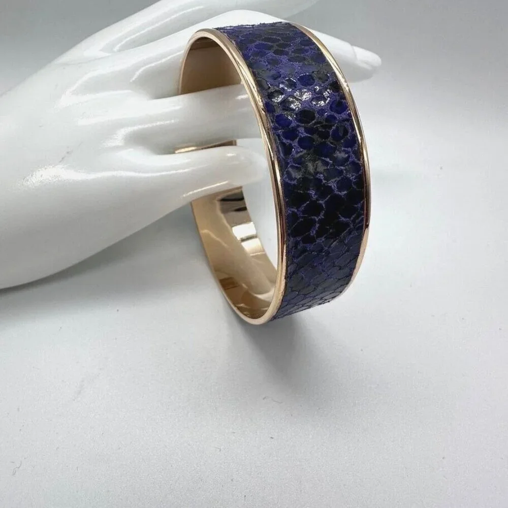 A V Max NYC Bracelet Purple Faux Reptile Skin Gold Tone .75‎ Wide Bangle
